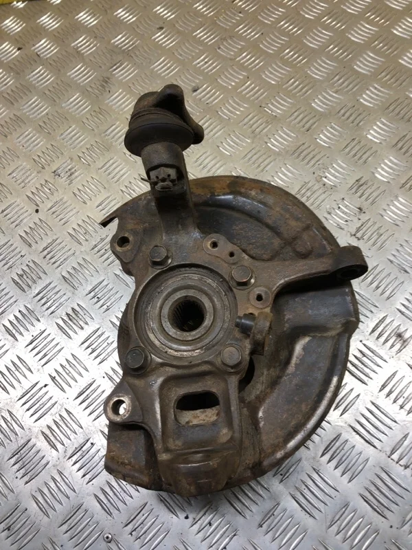 Кулак поворотный левый Mitsubishi L200 (2006-2015) 2006 MR992377 ПИКАП 2.5 D 4D56