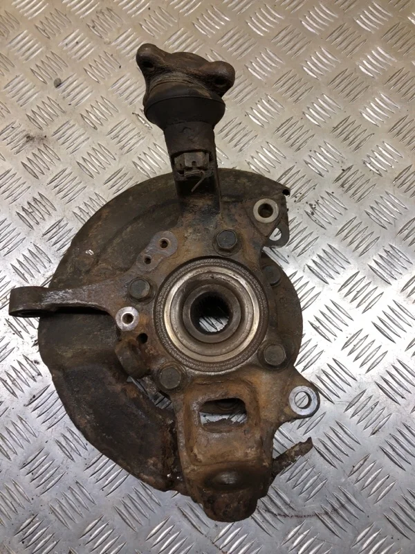 Кулак поворотный правый Mitsubishi L200 (2006-2015) 2006 MR992378 ПИКАП 2.5 D 4D56