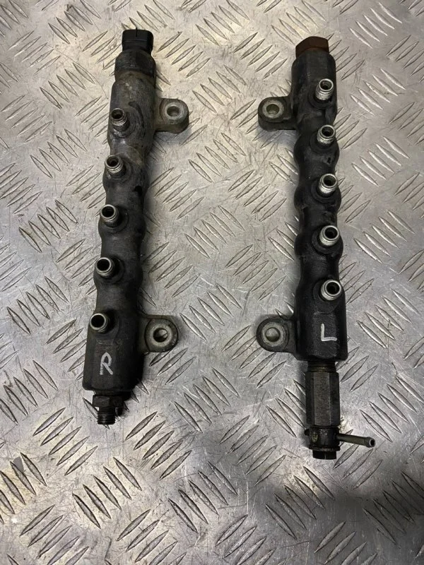 Топливная рампа Toyota Land Cruiser 200 (2008-2021) 2010 238100W010 4.5 D 1VDFTV