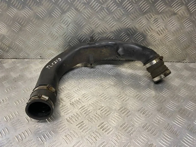 Патрубок интеркулера Toyota Land Cruiser 200 (2008-2021) 2010 1789051010 4.5 D 1VDFTV