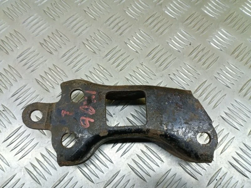 Кронштейн Toyota Rav 4 (Ca40) (2012-2019) 2013 4871742010 2.0 D 1ADFTV, правый