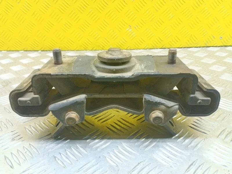 Подушка крепления КПП Mitsubishi L200 (2006-2015) 2010 MR992717