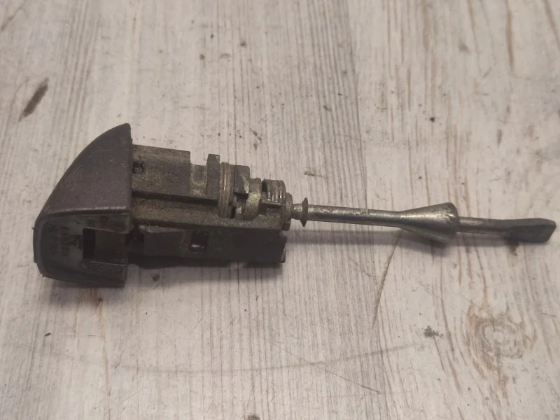 Личинка замка двери Audi Q7 2007-2015 4L