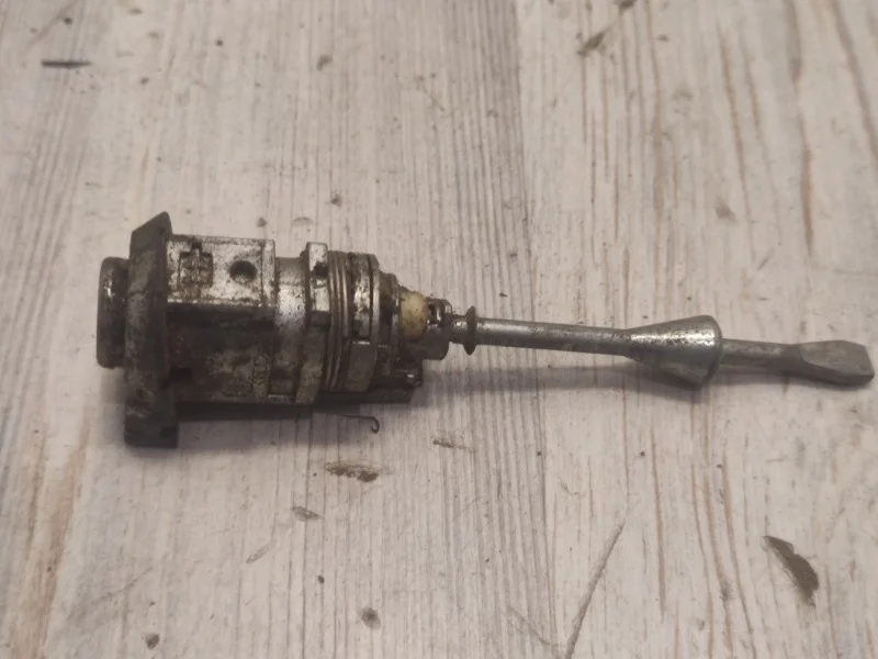 Личинка замка двери Audi Q7 2007-2015 4L