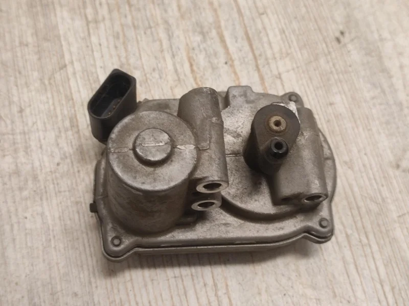 Моторчик заслонок впускных каналов VW Touareg 2003-2010 7L