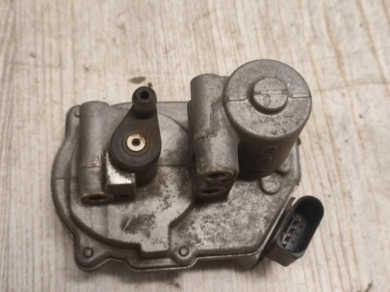 Моторчик заслонок впускных каналов VW Touareg 2003-2010 7L