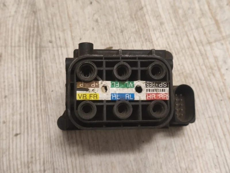 Блок клапанов пневмоподвески Mercedes-Benz -class 2005-2011 W164