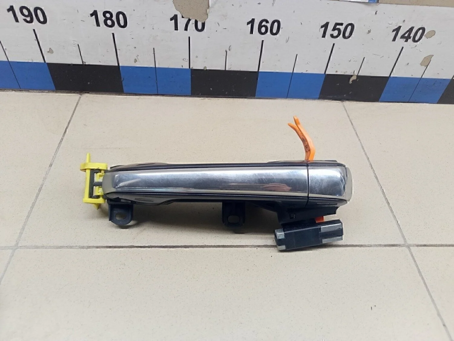 Ручка двери задней наружная правая LX 570