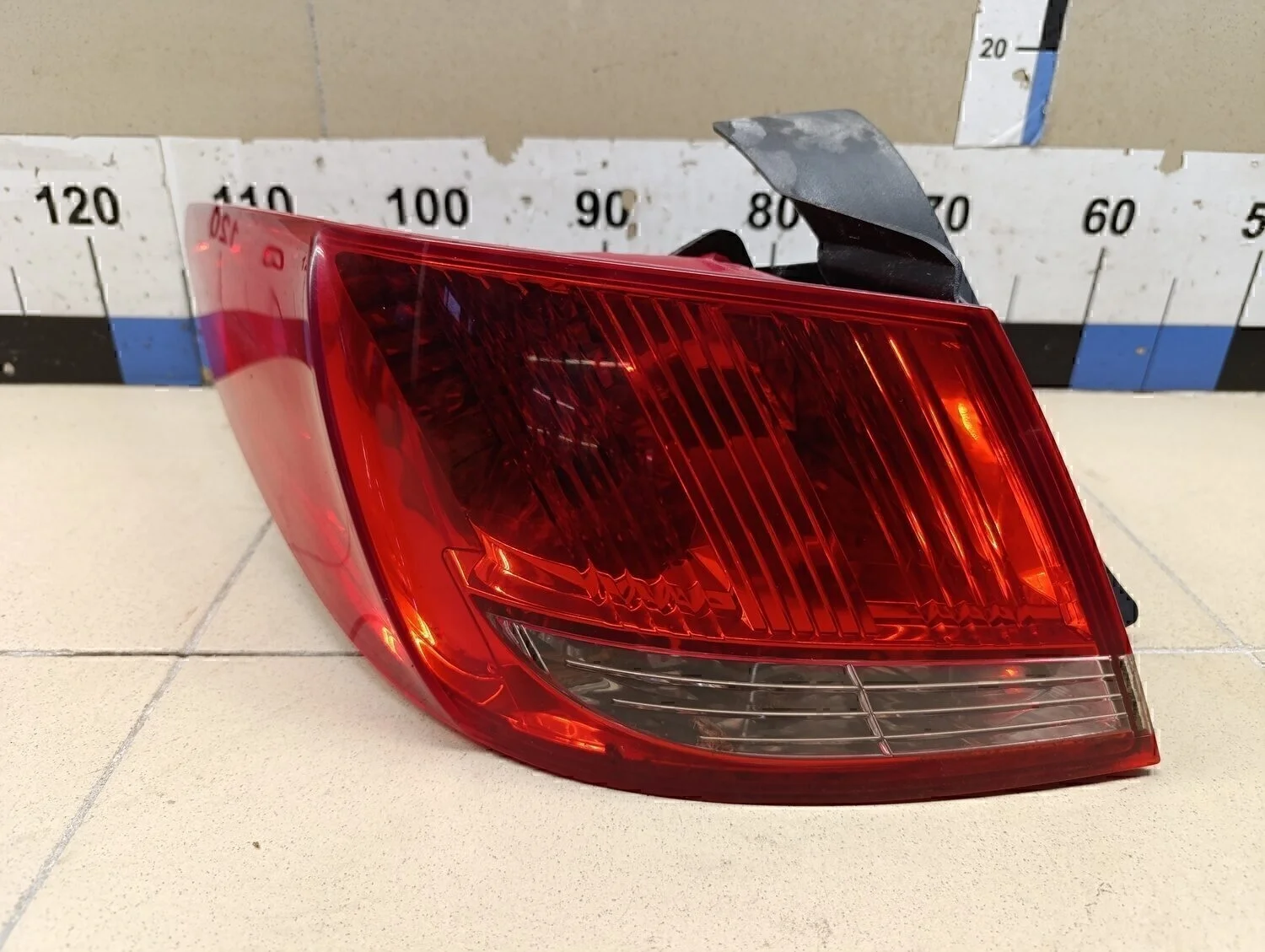 Фонарь задний наружный левый 408 2012>