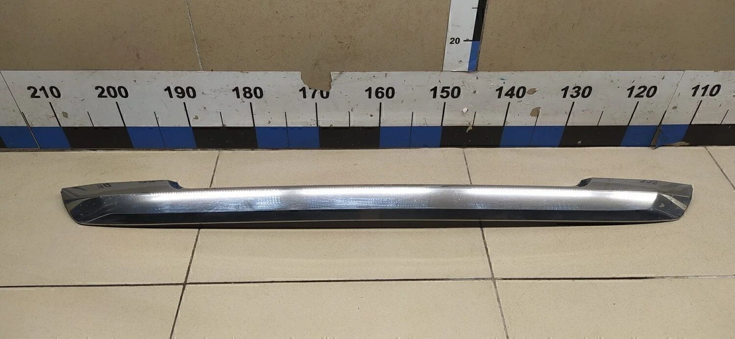 Накладка крышки багажника LX 570