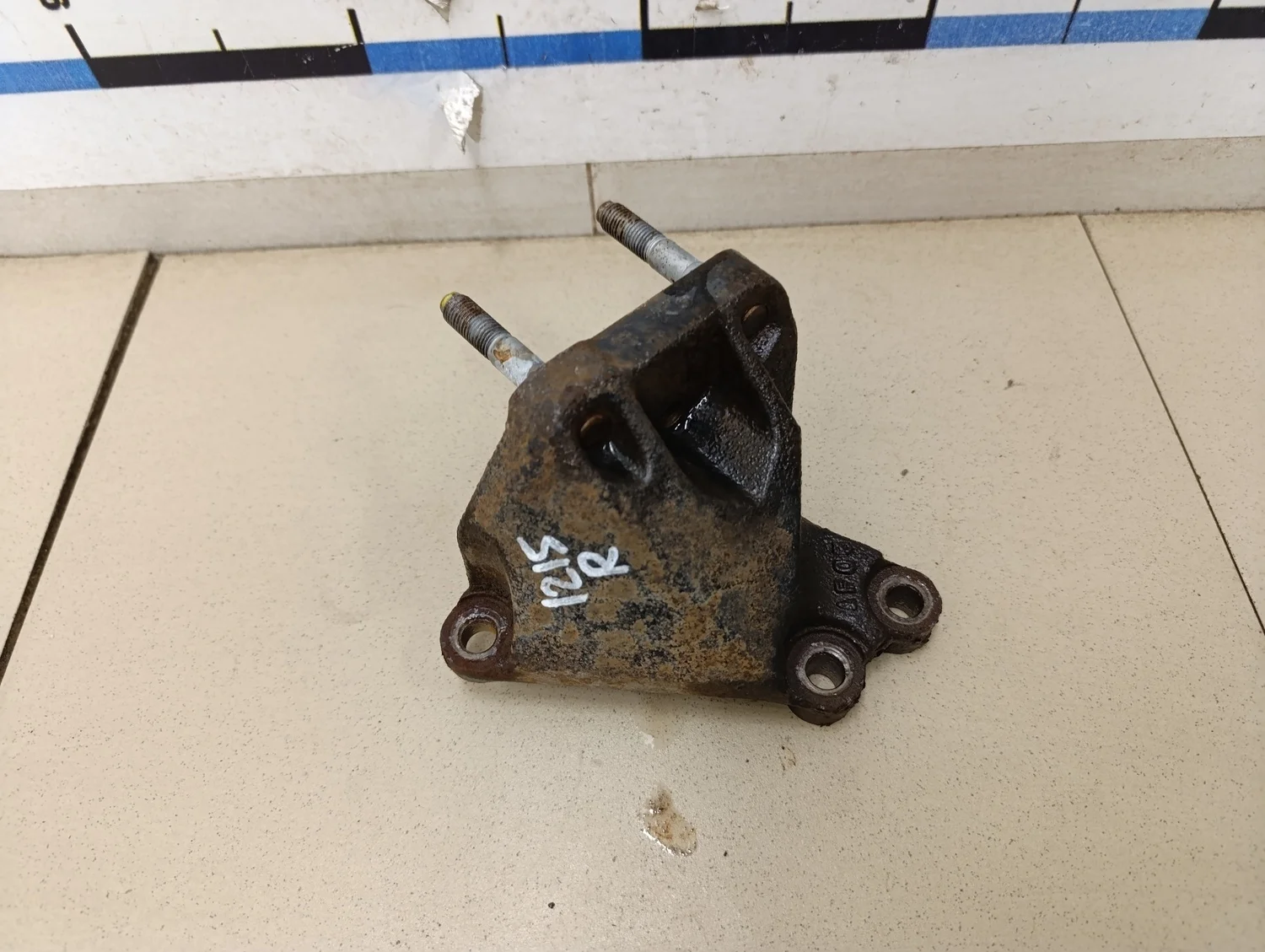 Кронштейн двигателя правый Solaris 2010-2017