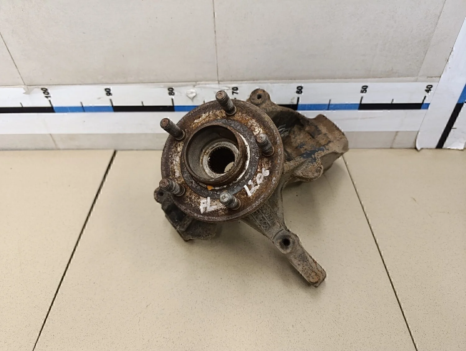 Кулак поворотный передний левый Focus III 2011>