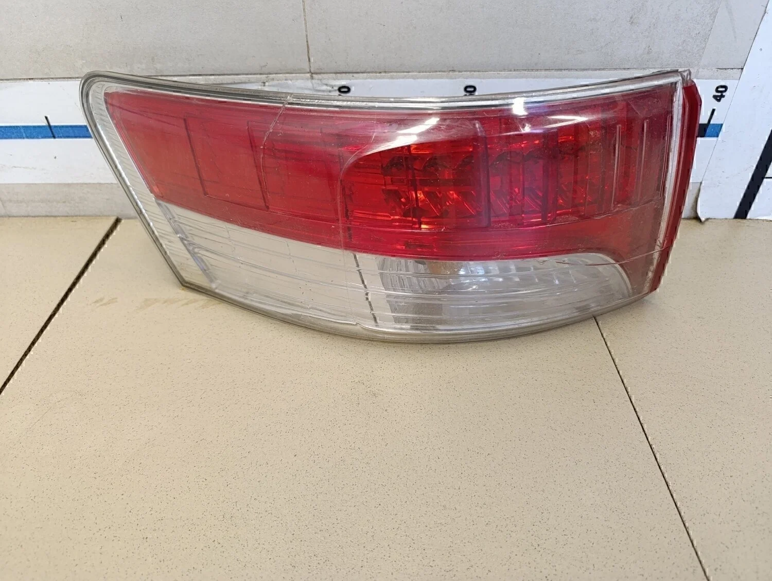 Фонарь задний наружный левый Avensis III 2009>