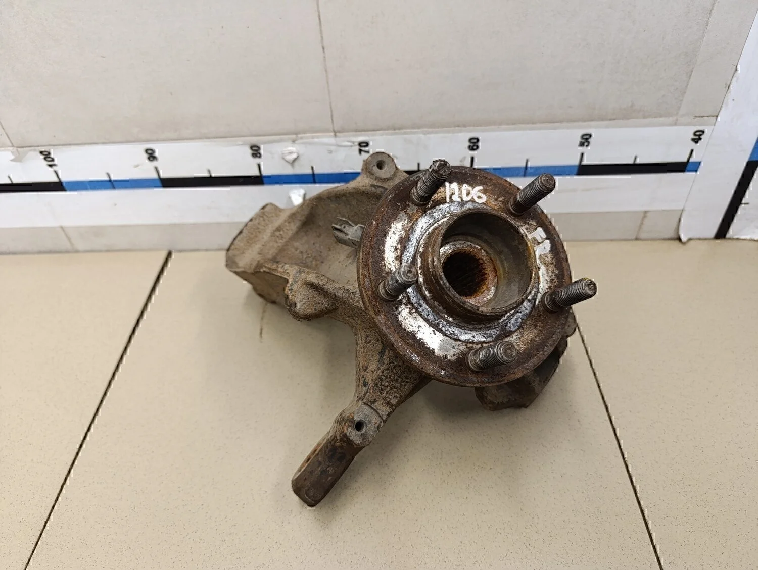 Кулак поворотный передний правый Focus III 2011>