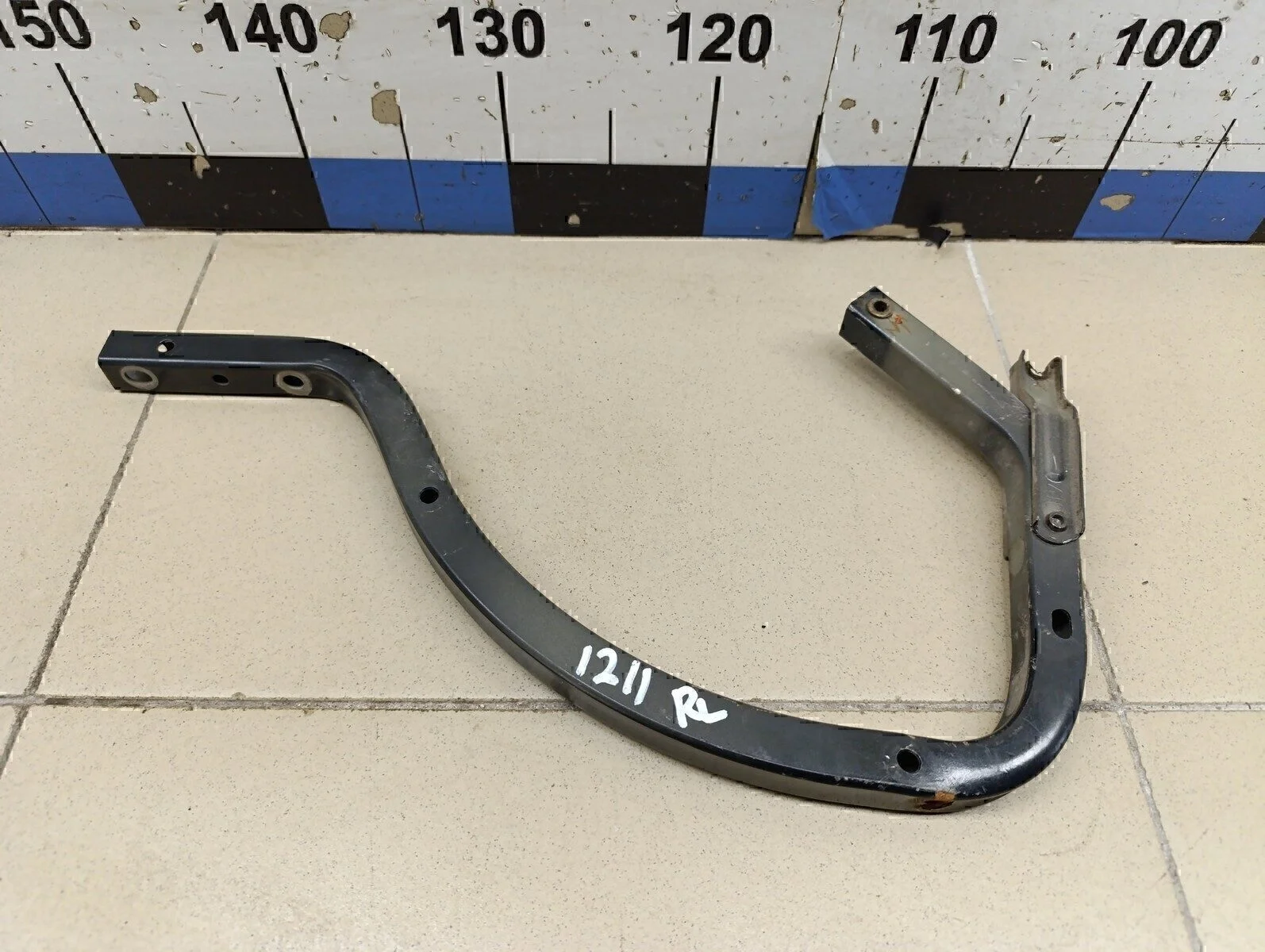 Петля крышки багажника Avensis III 2009>