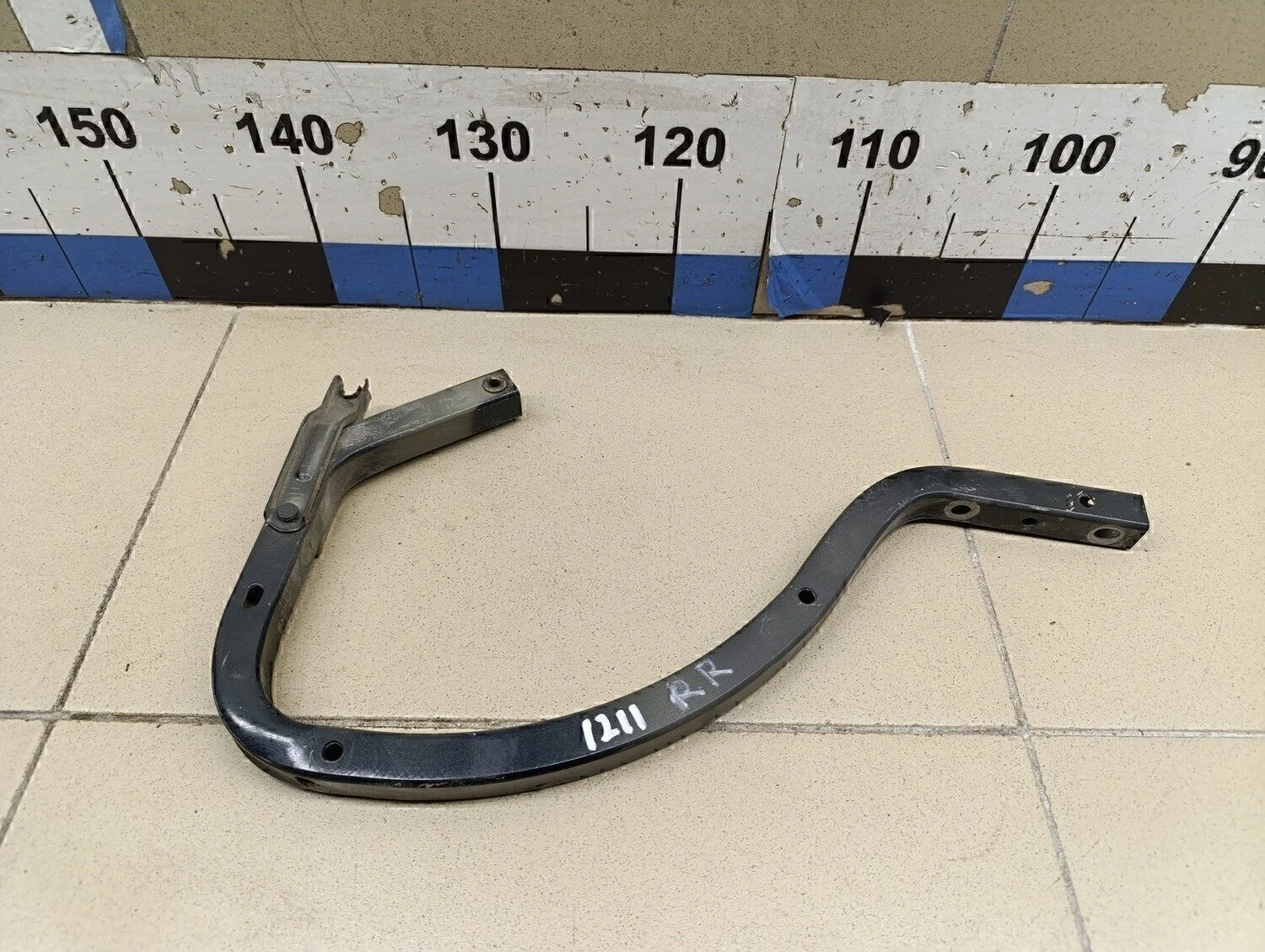 Петля крышки багажника Avensis III 2009>