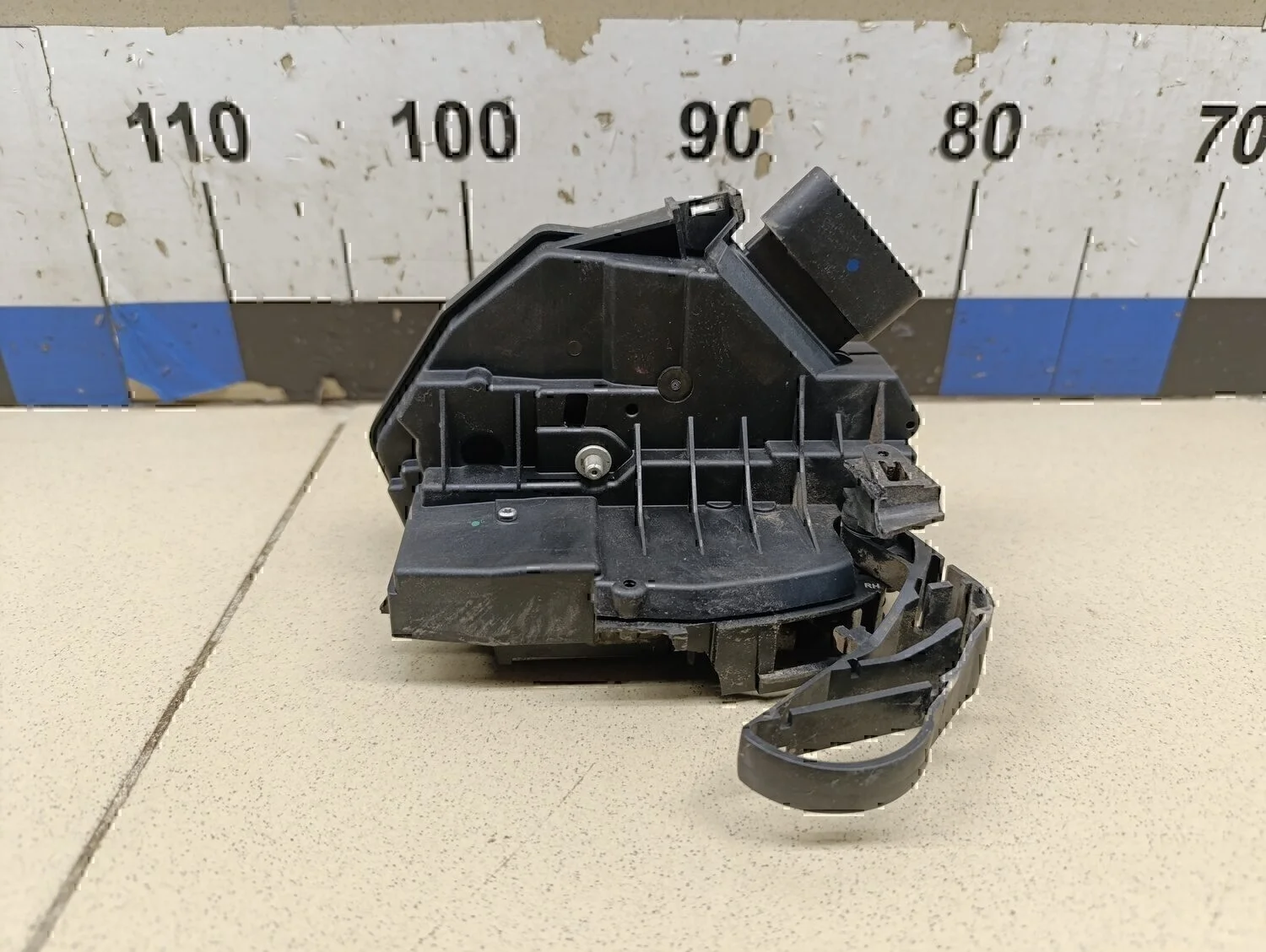 Замок двери передней правой Focus III 2011>