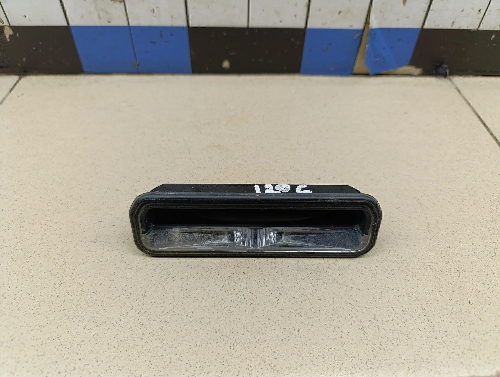 Кнопка открывания багажника Focus III 2011>