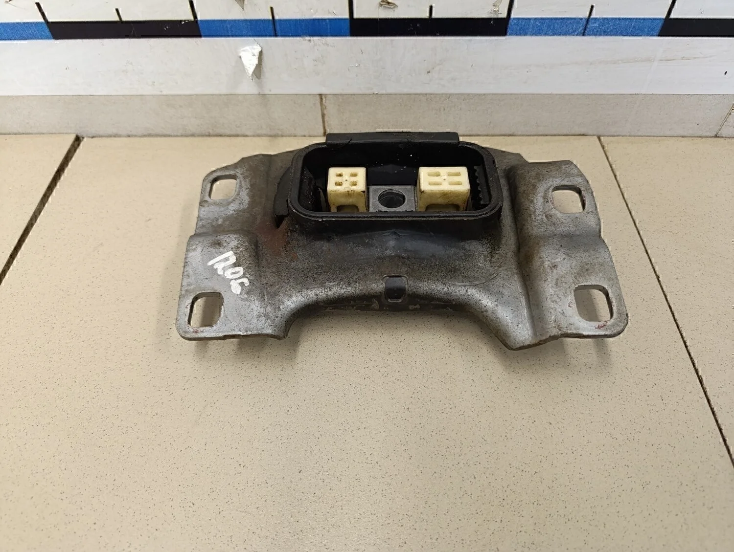 Опора КПП Focus III 2011>