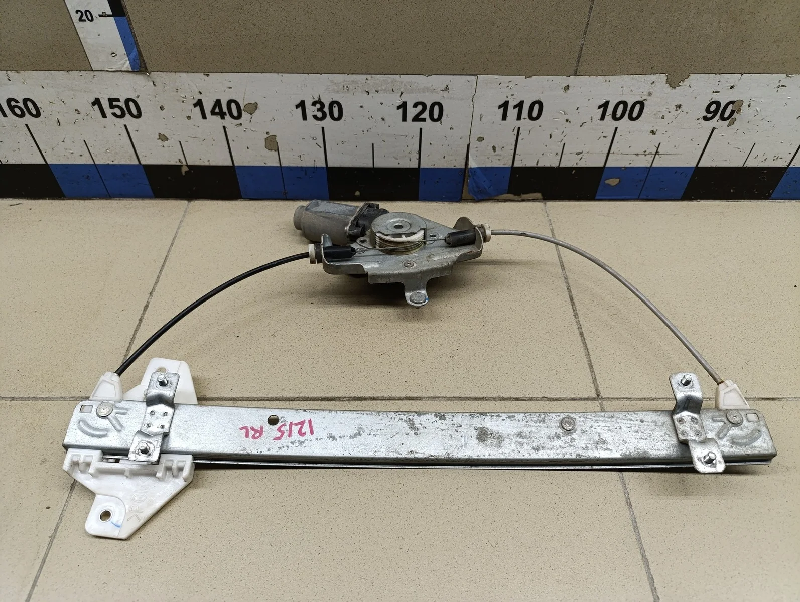 Стеклоподъемник электр. задний левый Solaris 2010-2017