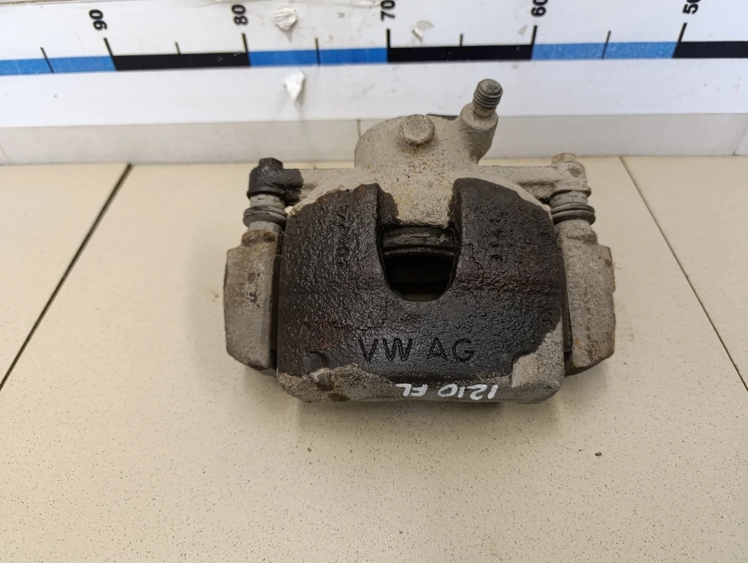 Суппорт передний левый Fabia 2007-2015