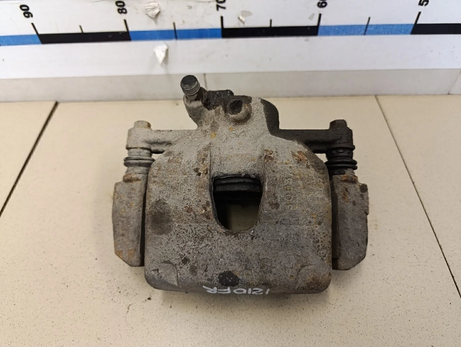 Суппорт передний правый Fabia 2007-2015