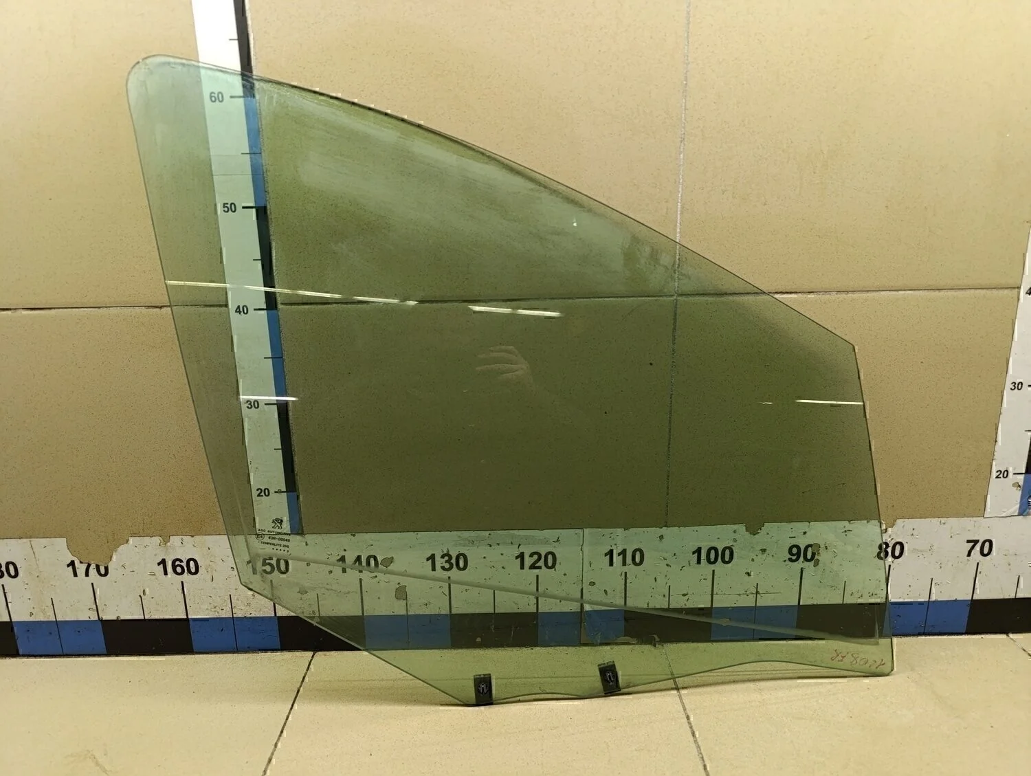 Стекло двери передней правой 408 2012>