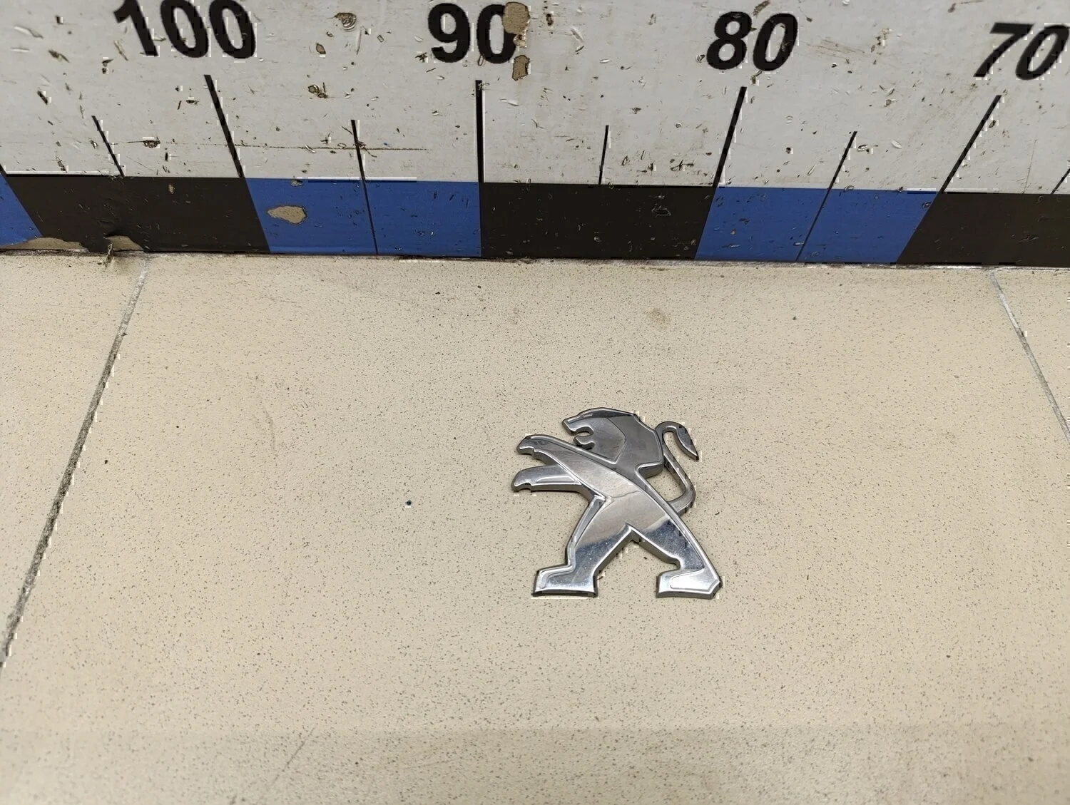 Эмблема на крышку багажника 408 2012>