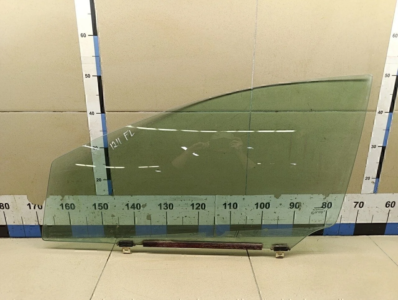 Стекло двери передней левой Avensis III 2009>