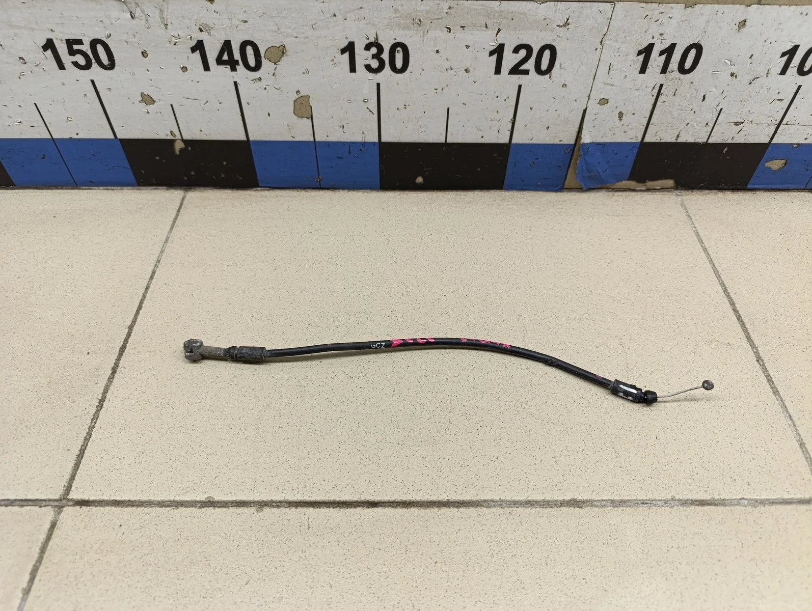 Трос открывания капота Solaris 2010-2017