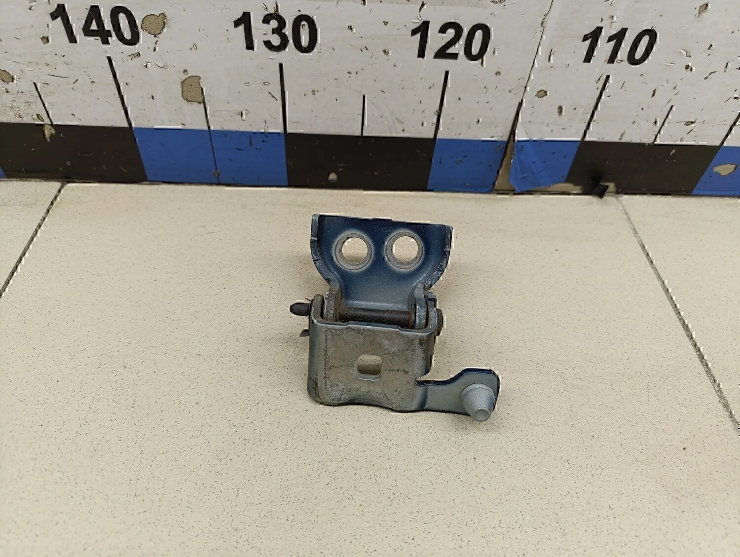 Петля двери передней левой нижняя 308 I 2007-2015