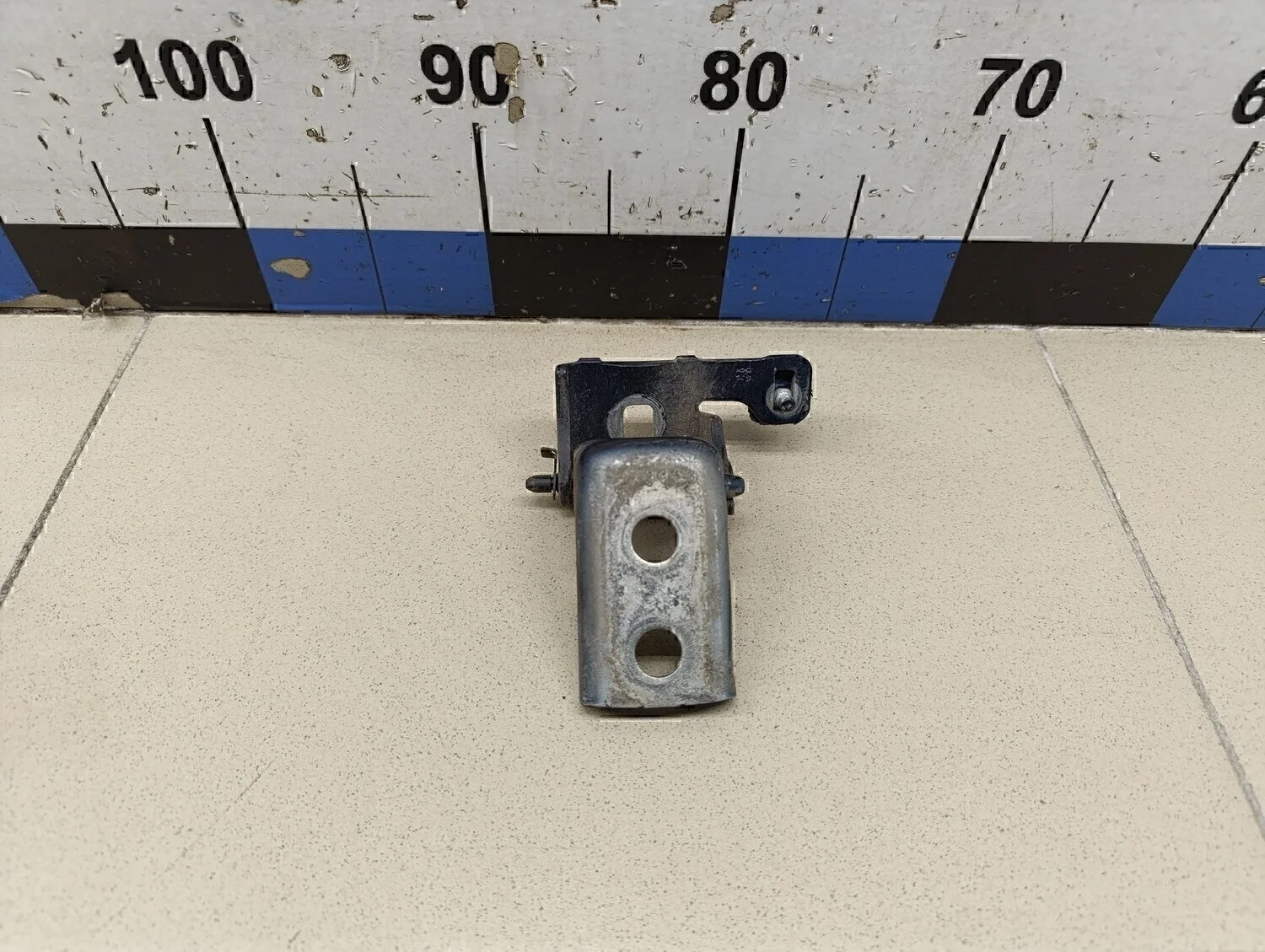 Петля двери передней правой верхняя 308 I 2007-2015