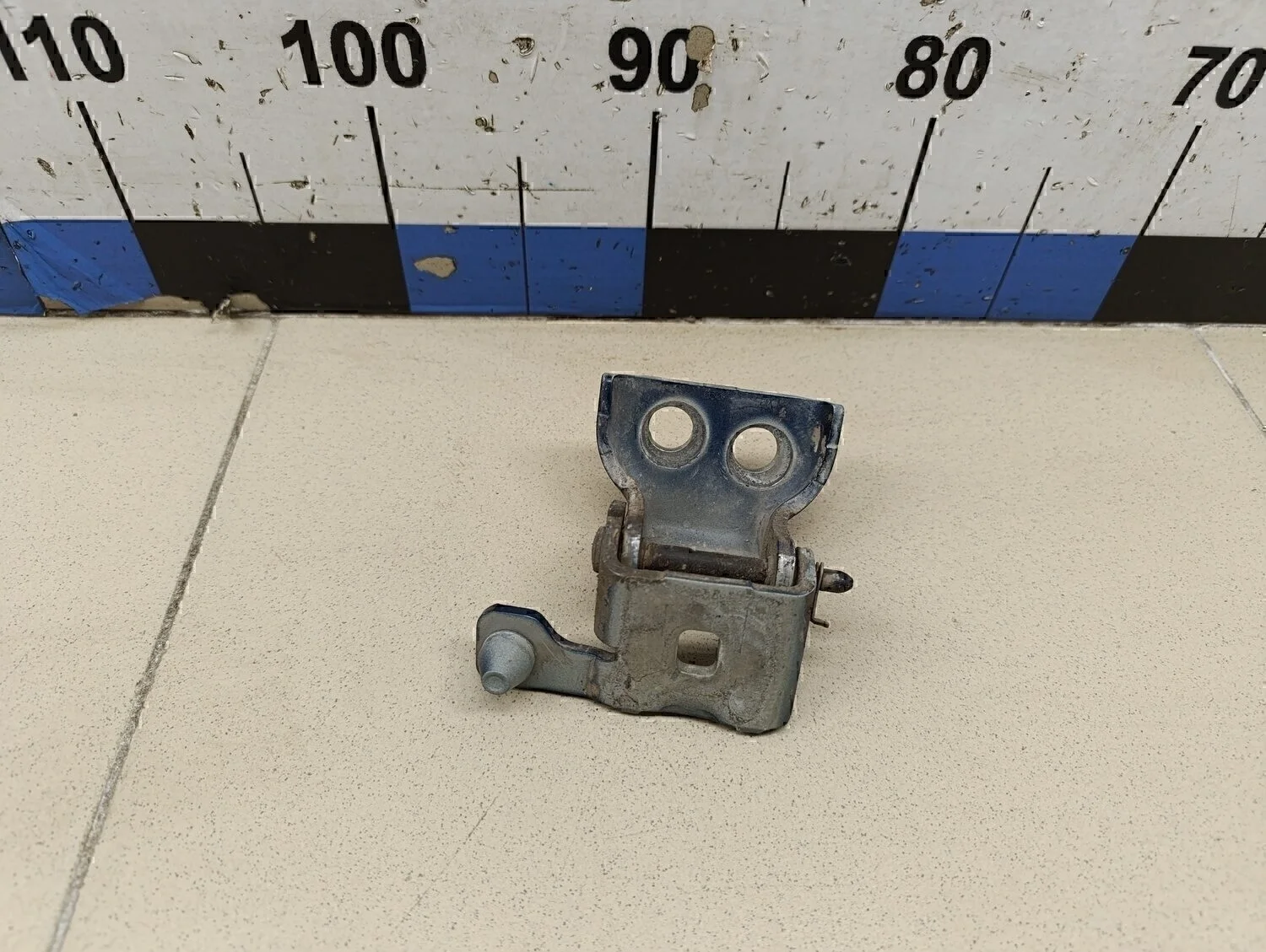 Петля двери передней правой нижняя 308 I 2007-2015