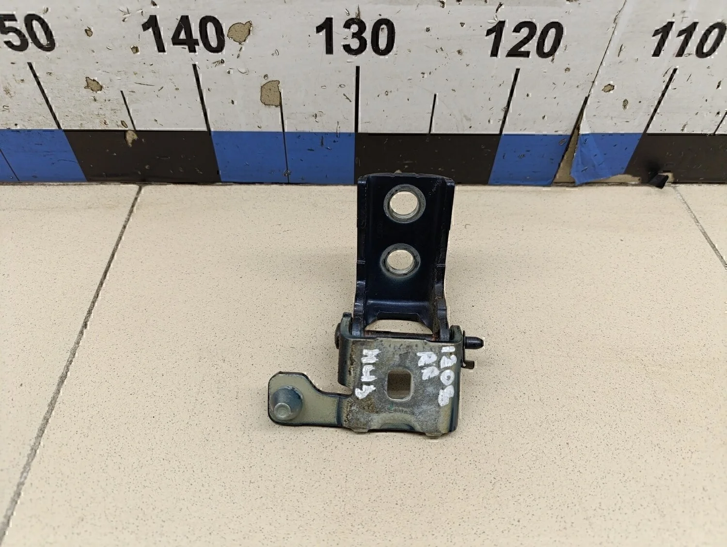 Петля двери задней правой нижняя 308 I 2007-2015