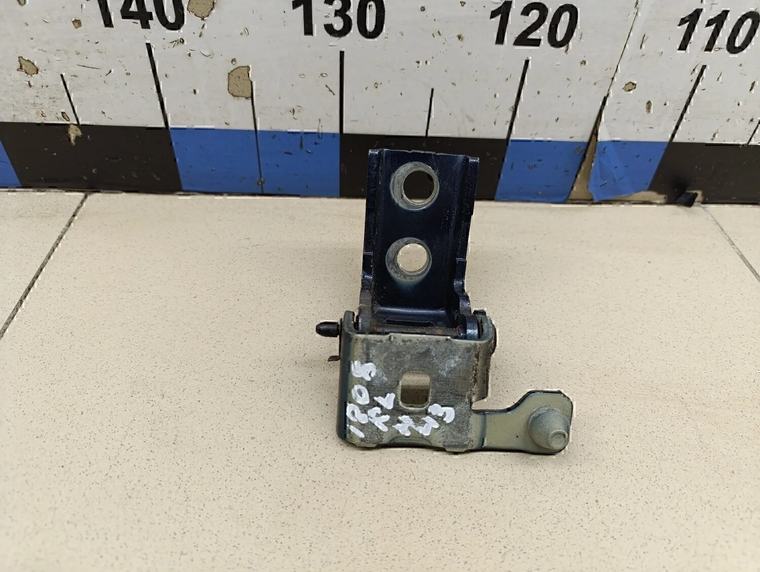 Петля двери задней левой нижняя 308 I 2007-2015