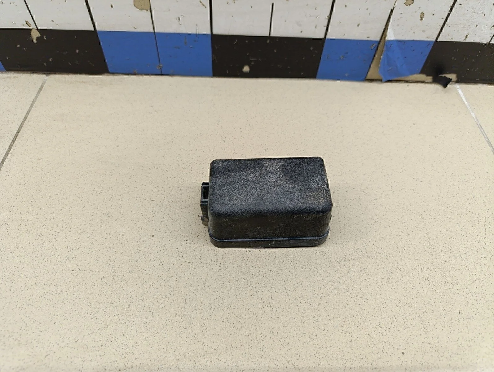 Крышка блока реле Corolla E15 2006-2013