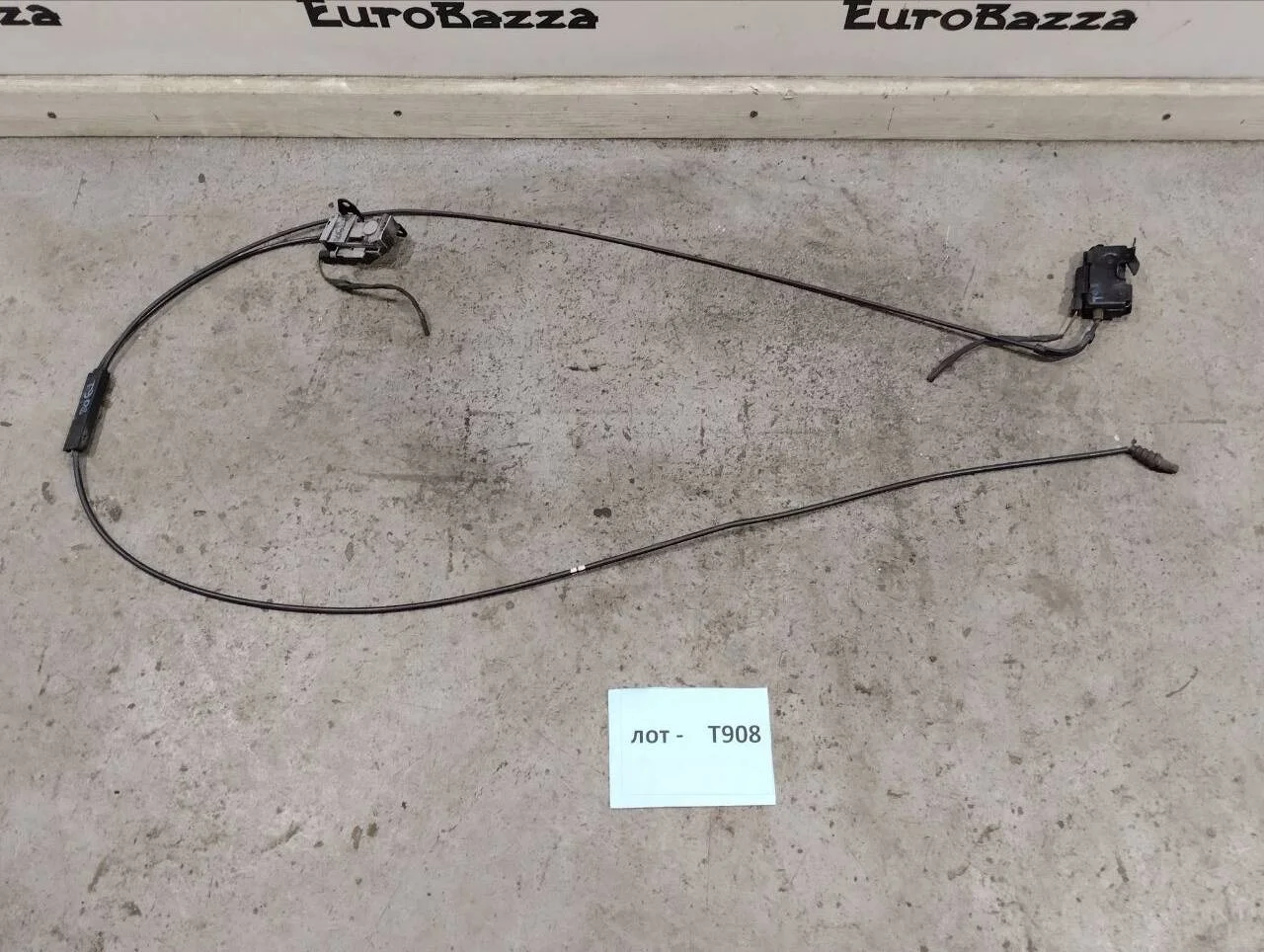 Трос капота c замками Mercedes W218
