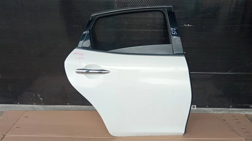 Б.у. дверь INFINITI M37 Y51 INFINITI M37 Y51