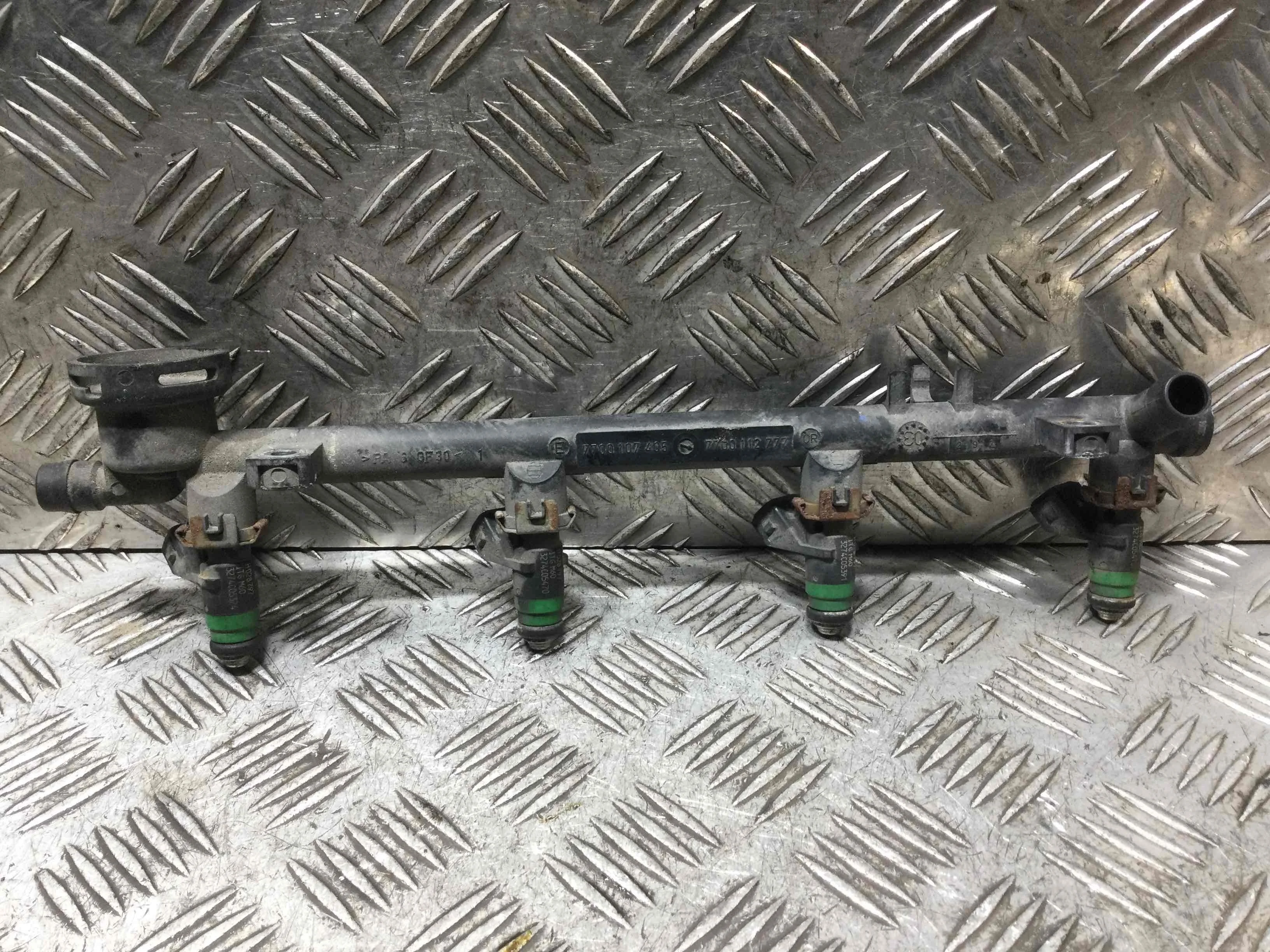 Топливная рампа Renault Megane 2 поколение (2002-2006) бензин 2.0 i Механика Х/б