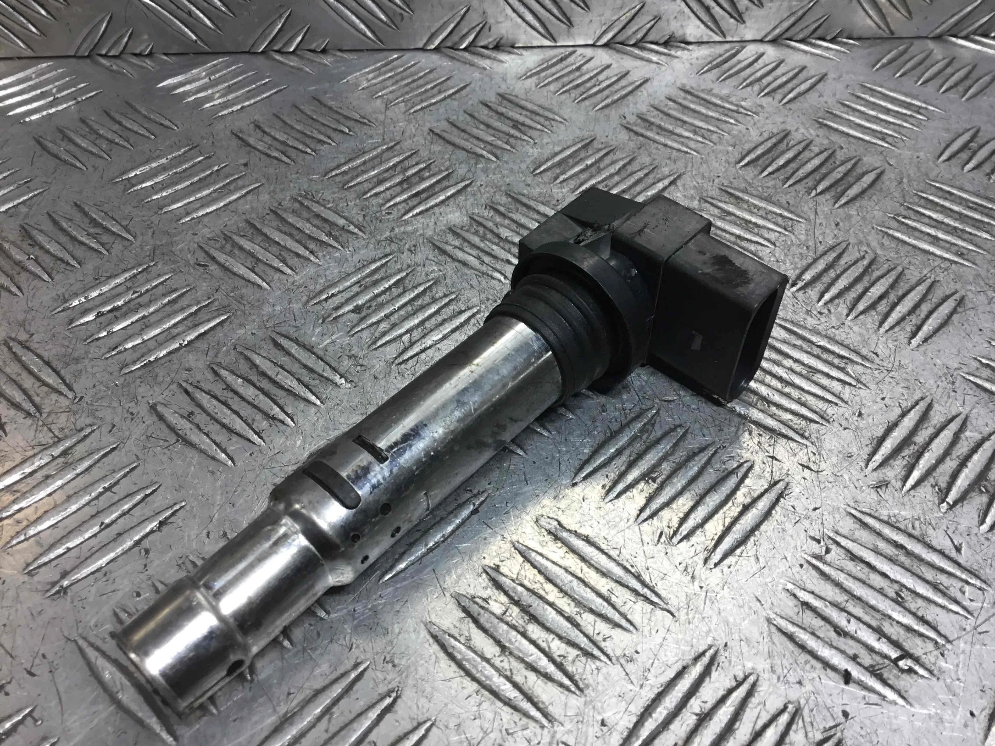 Катушка зажигания Volkswagen Golf 4 поколение (1997-2004) бензин 1.4 i Механика Х/б