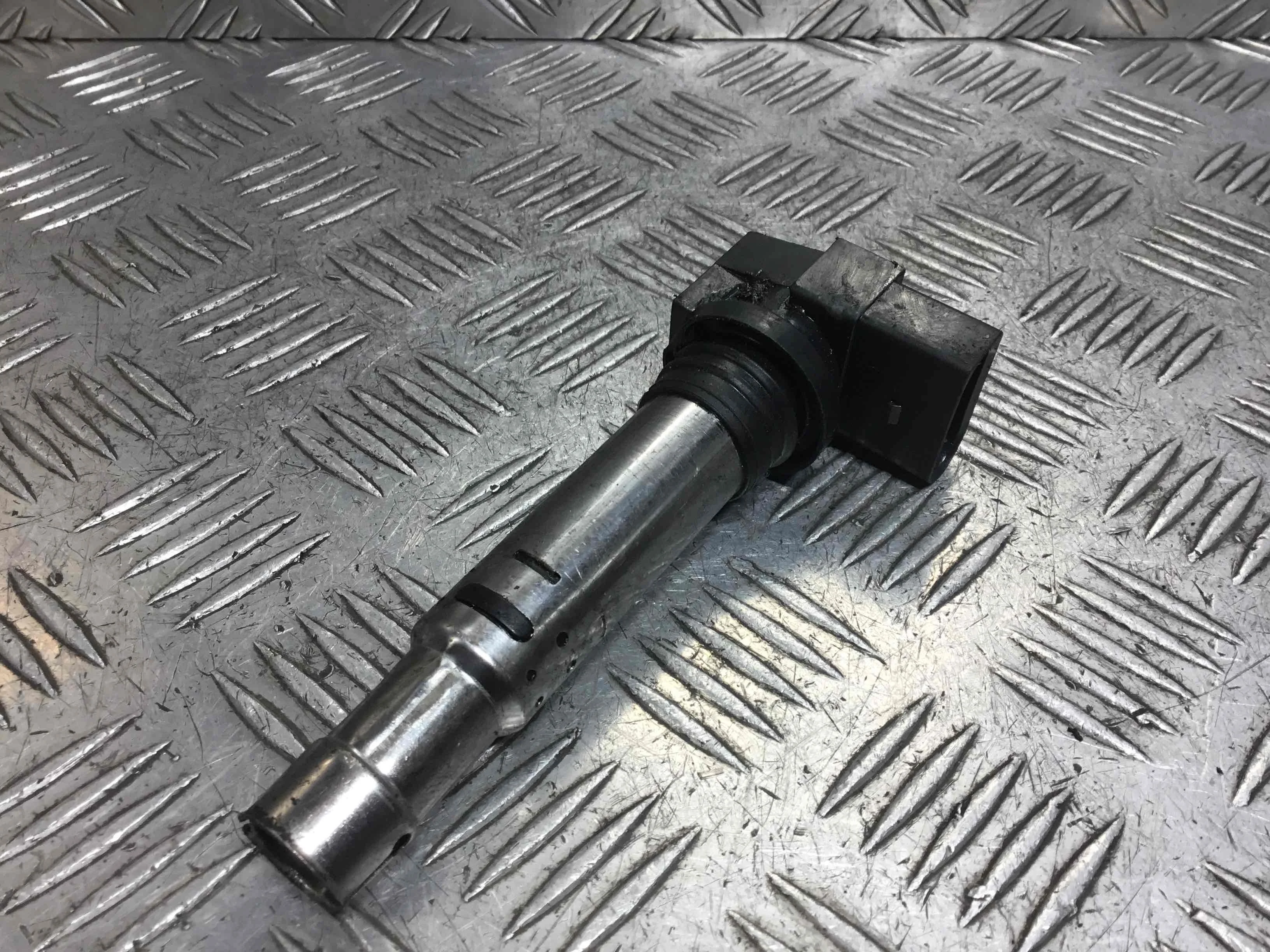 Катушка зажигания Volkswagen Golf 4 поколение (1997-2004) бензин 1.4 i Механика Х/б