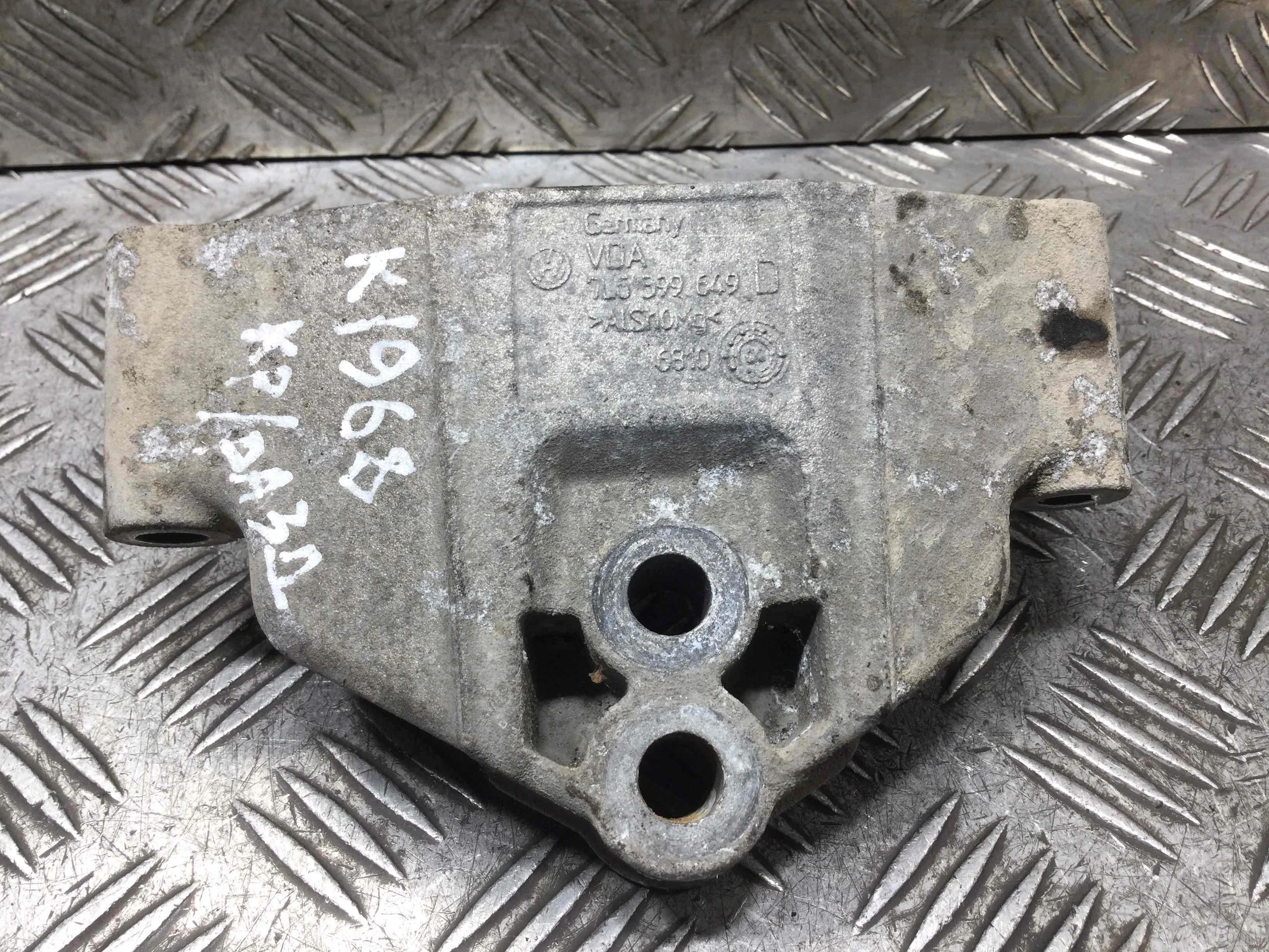 Кронштейн Audi Q7 Q7 4L (2005-2009) дизель 3.0 TDI Автомат Кроссовер