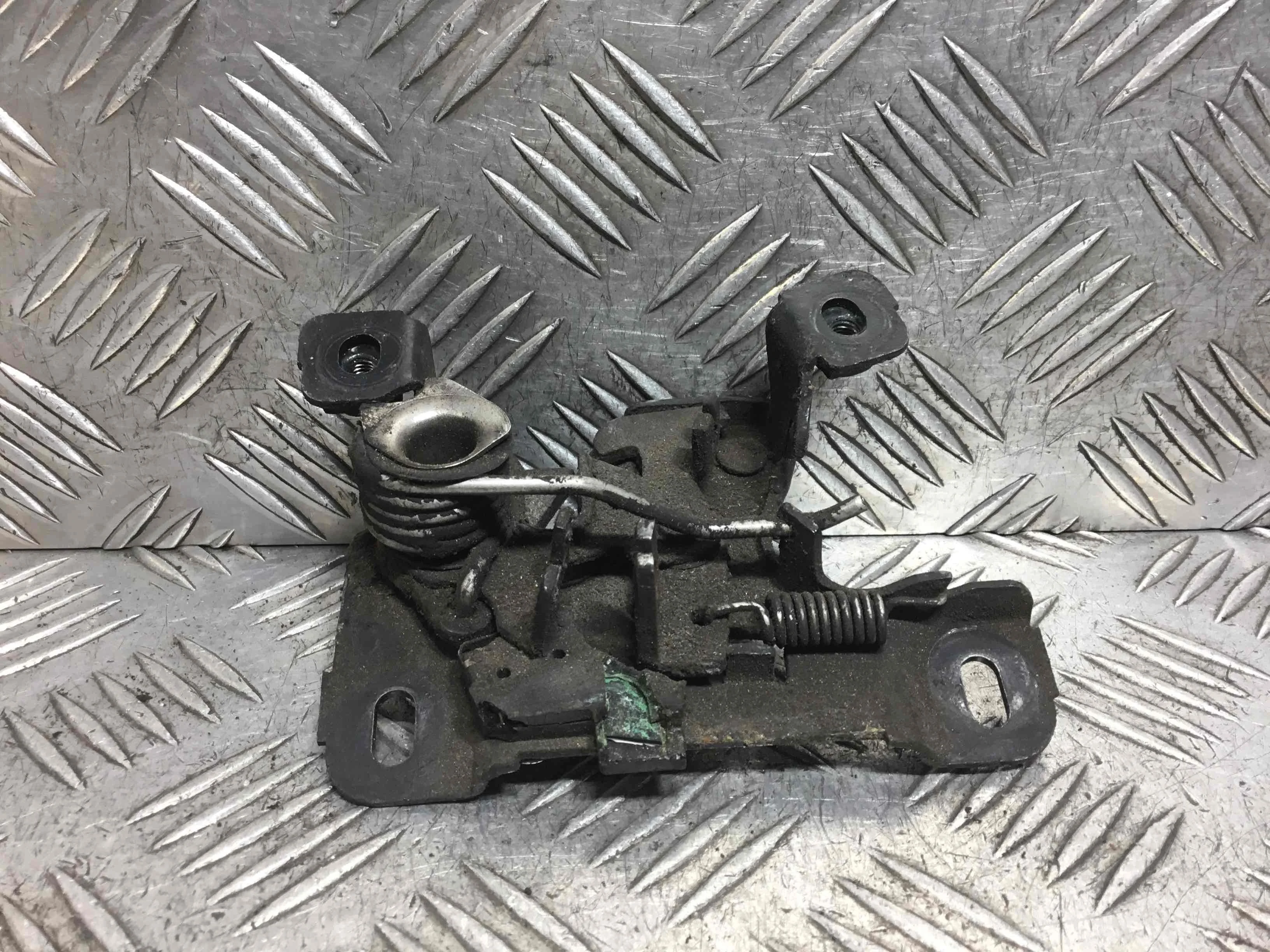 Замок капота Audi A6 C5/4B (1997-2004) дизель 2.5 TDI Автомат Универсал