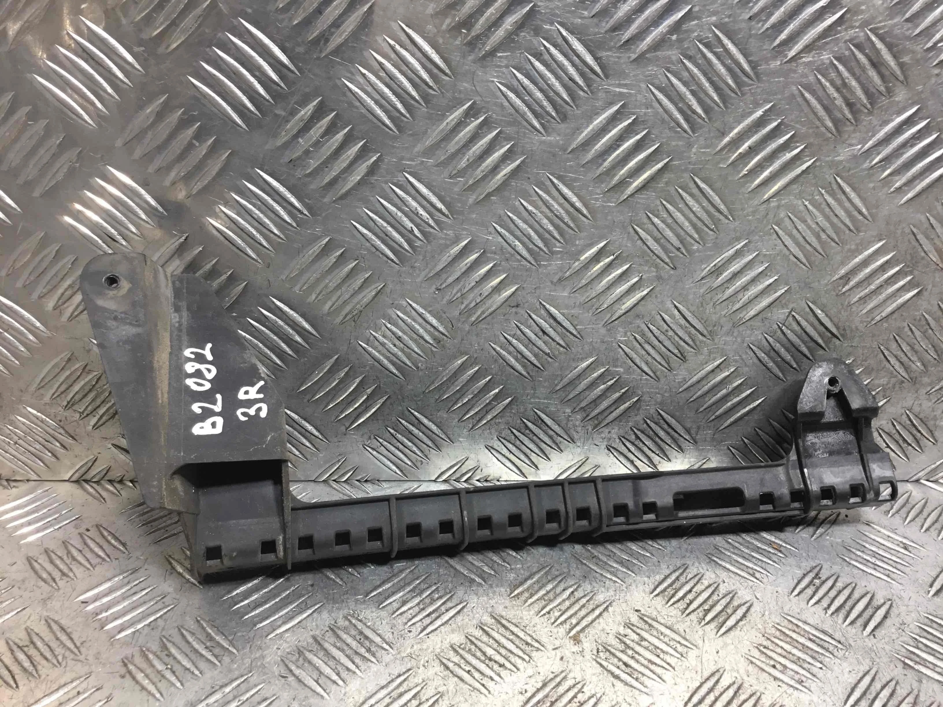 Направляющая стекла Audi Q7 Q7 4L (2005-2009) дизель 3.0 TDI Автомат