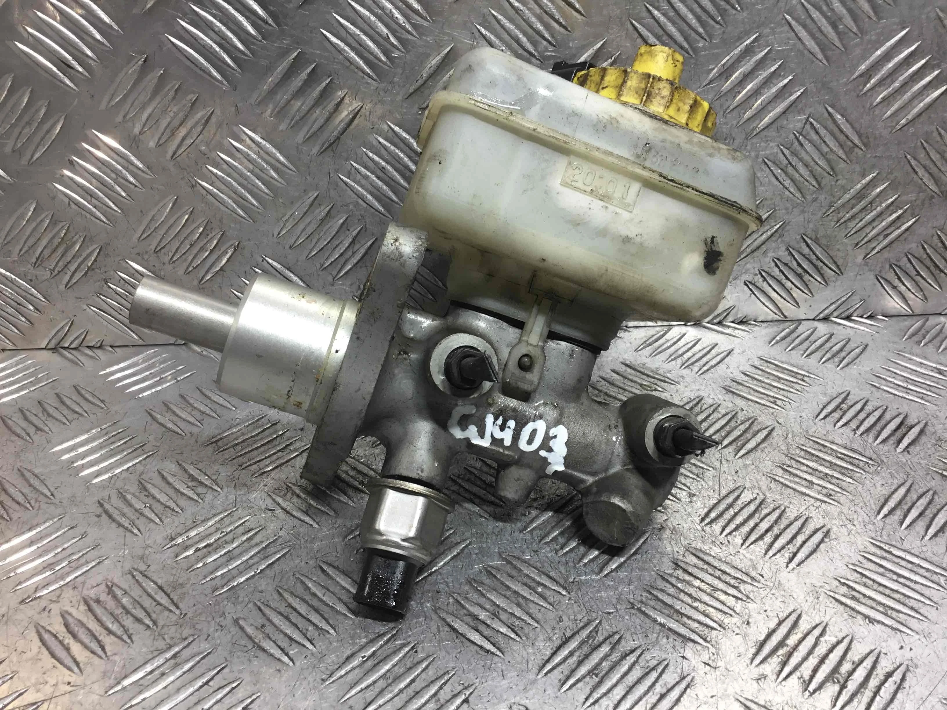 Цилиндр тормозной главный Volkswagen Golf 4 поколение (1997-2004) бензин 1.4 i Механика Х/б