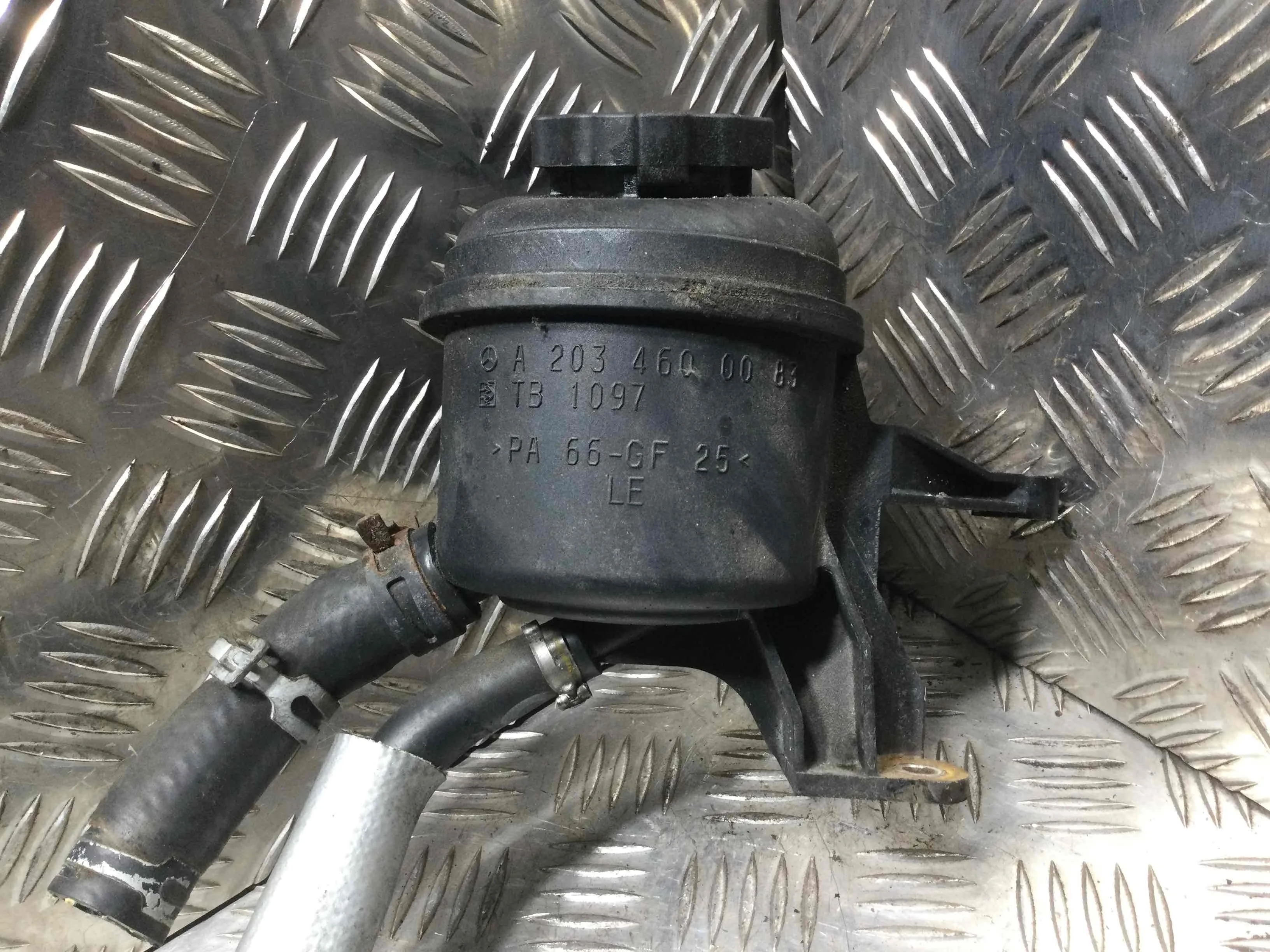 Бачок гидроусилителя Mercedes C-klasse W203/S203/CL203 [рестайлинг] (2004-2007) дизель 2.2 CDI Автомат Универсал