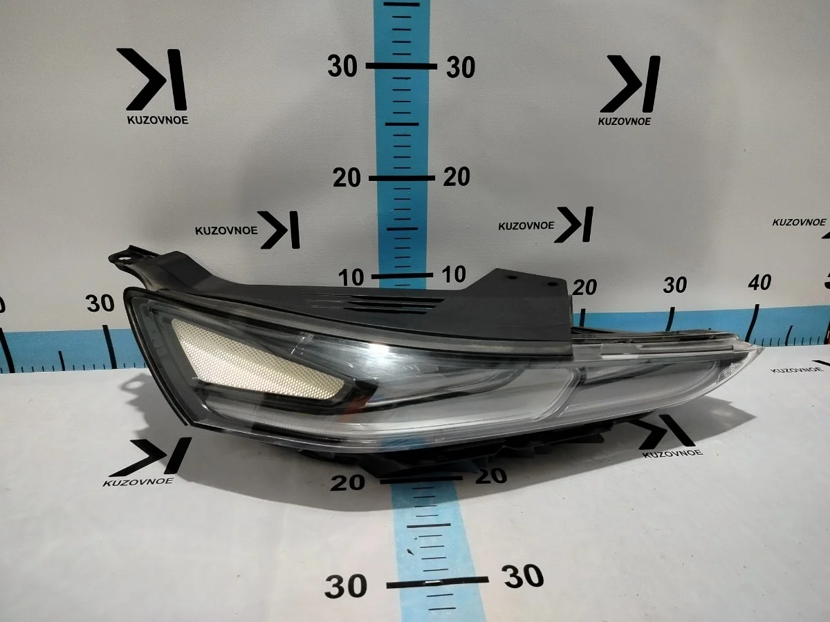 Фара Hyundai Santa Fe 2018 TM