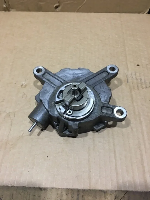 Насос вакуумный Toyota Land Cruiser 2011 293000W052 URJ200 1VD-FTV 4.5