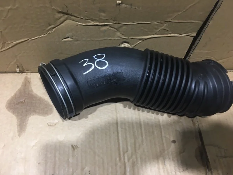 Патрубок воздушного фильтра Toyota Land Cruiser 2011 1788151031 URJ200 1VD-FTV 4.5