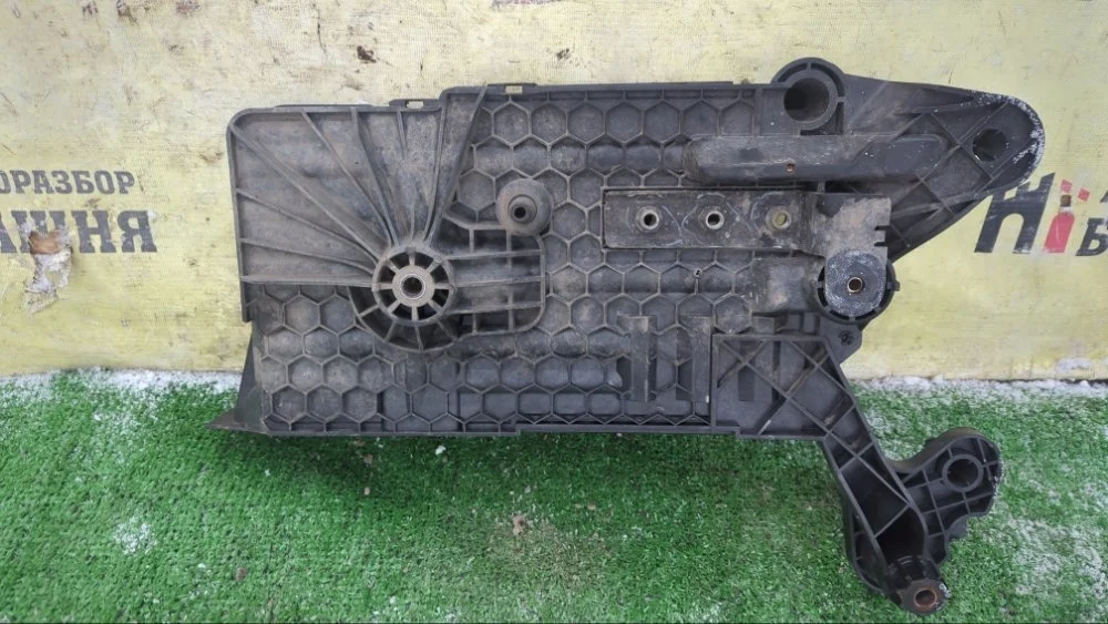 Площадка акб Volkswagen Jetta 2020 5Q0915331K 7 CWVA